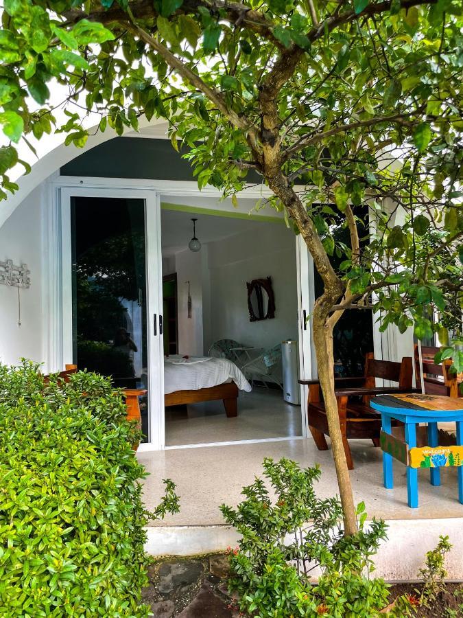 Hotel Mar Rey Tamarindo Exterior photo