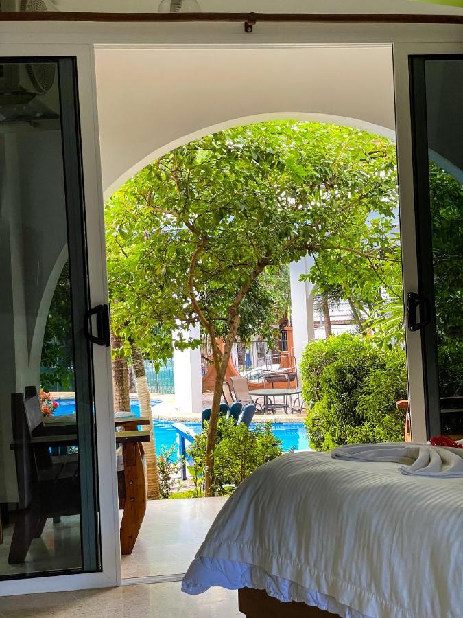Hotel Mar Rey Tamarindo Exterior photo
