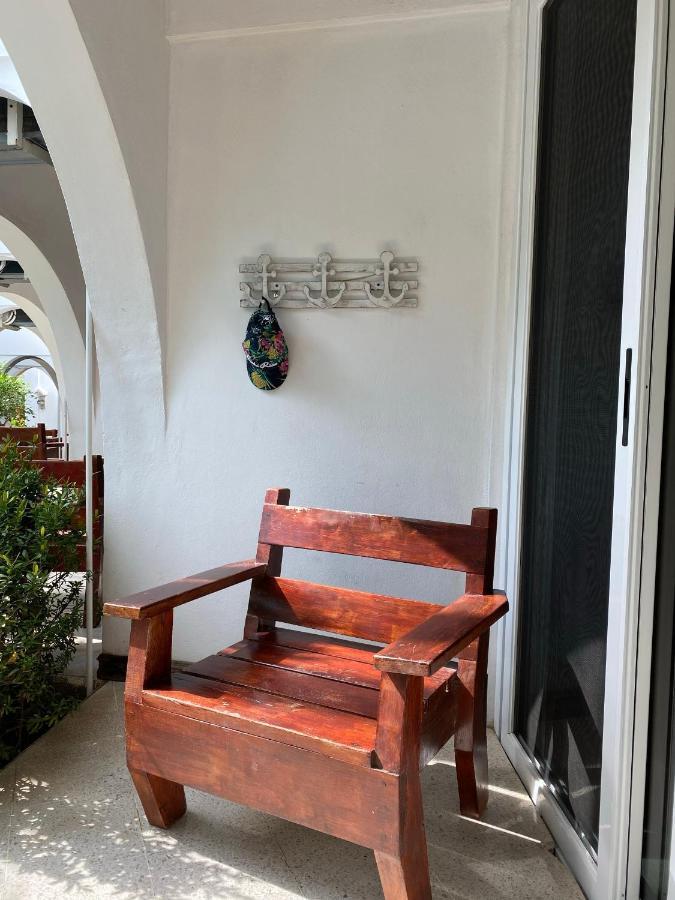 Hotel Mar Rey Tamarindo Exterior photo