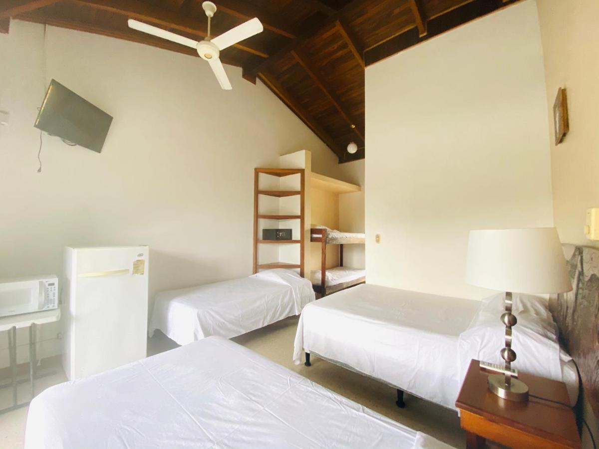 Hotel Mar Rey Tamarindo Exterior photo