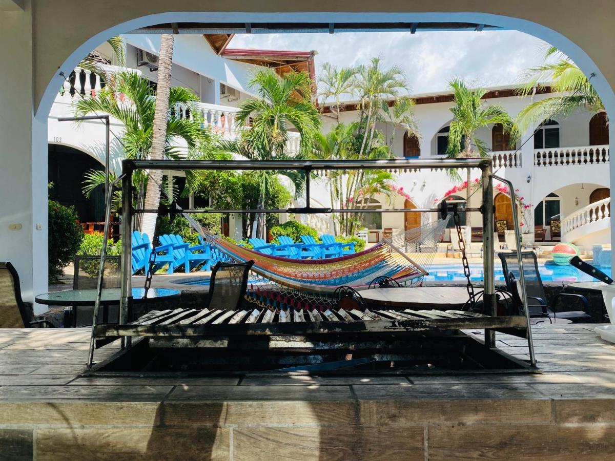 Hotel Mar Rey Tamarindo Exterior photo