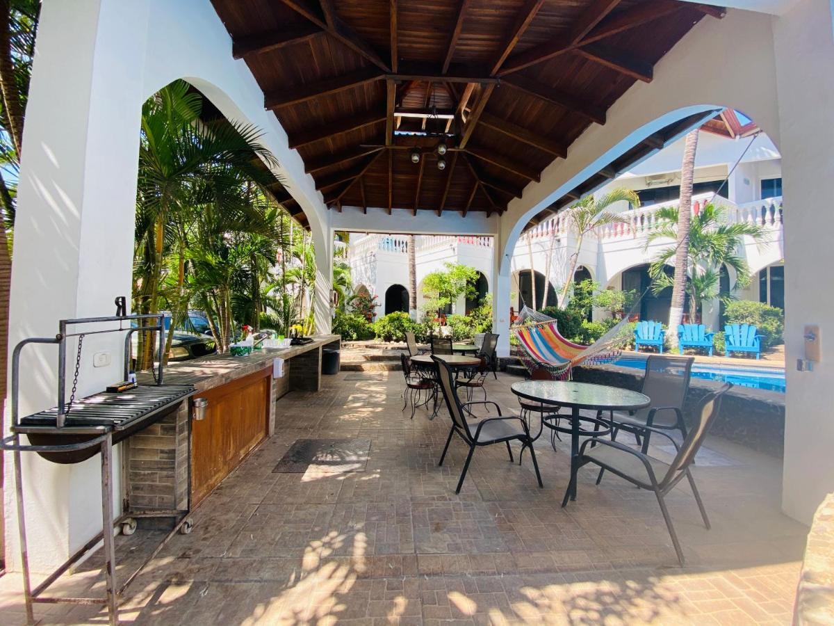 Hotel Mar Rey Tamarindo Exterior photo